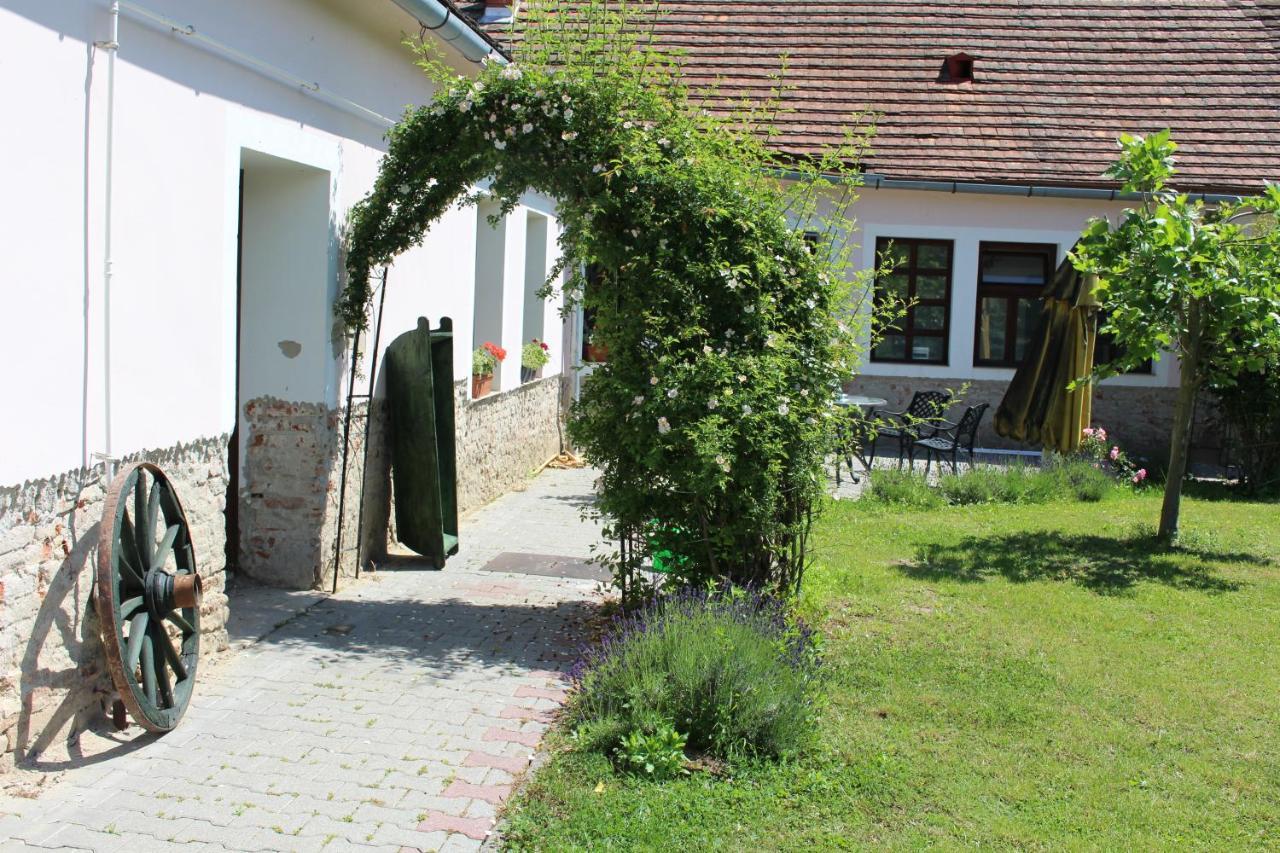 Axtburg Apartments Berbaltavar Εξωτερικό φωτογραφία